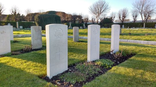 Commonwealth War Graves. Chichester Cemetery.